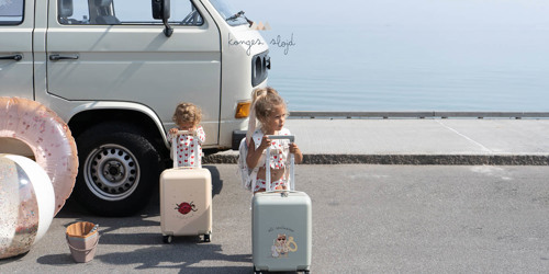 Konges Sløjd resväskor, ryggsäckar och tillbehör för barn. Köp hos NEYE.